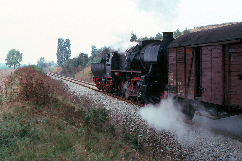 http://www.eisenbahnfotograf.de/datei/Oktober 1980/420109 DR 521662 Roeckwitz 12.10.80.jpg